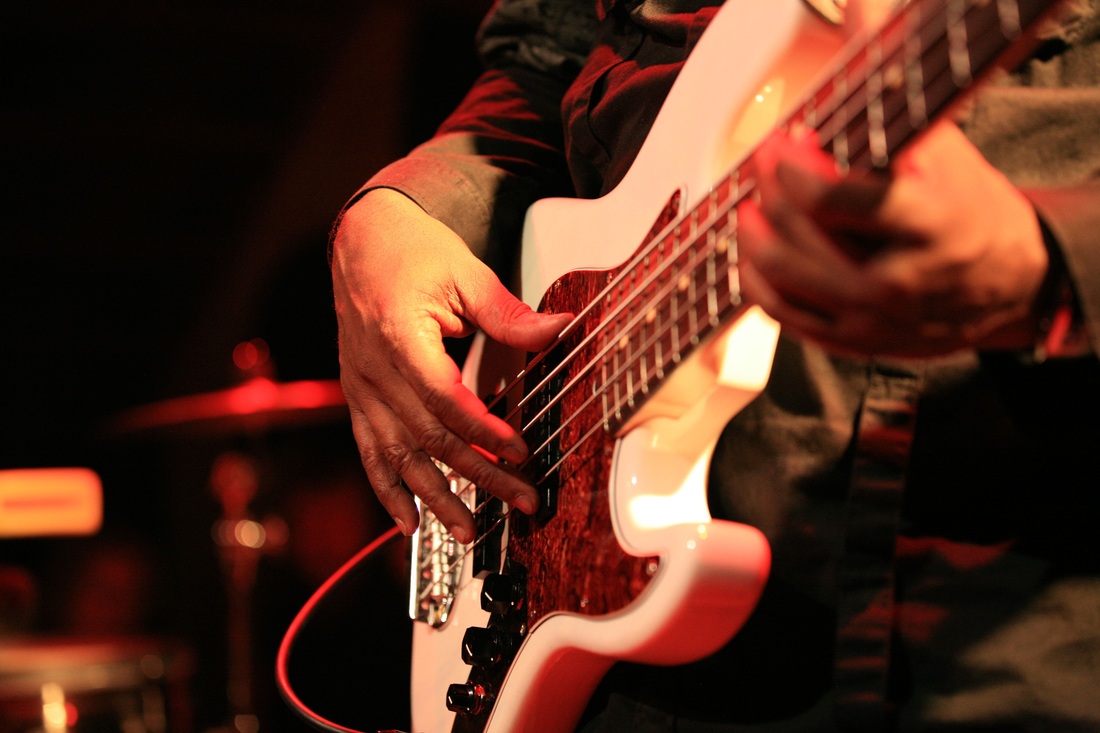 George Moye live in red light